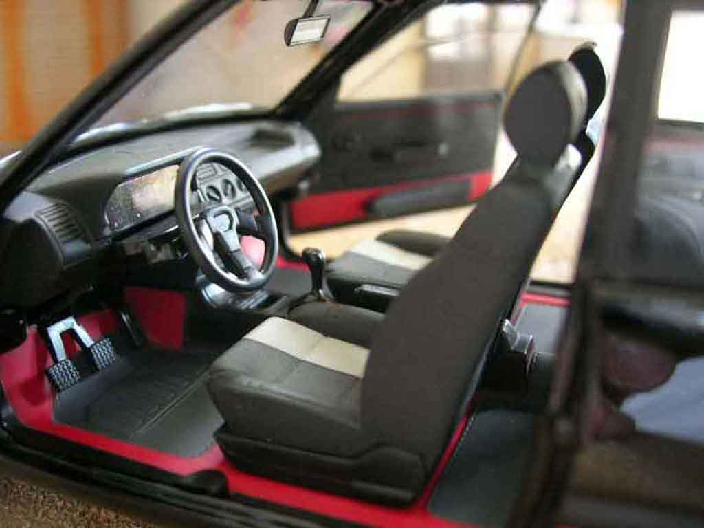 Peugeot 205 GTI 1.9 zwart onyx 1/18 Solido