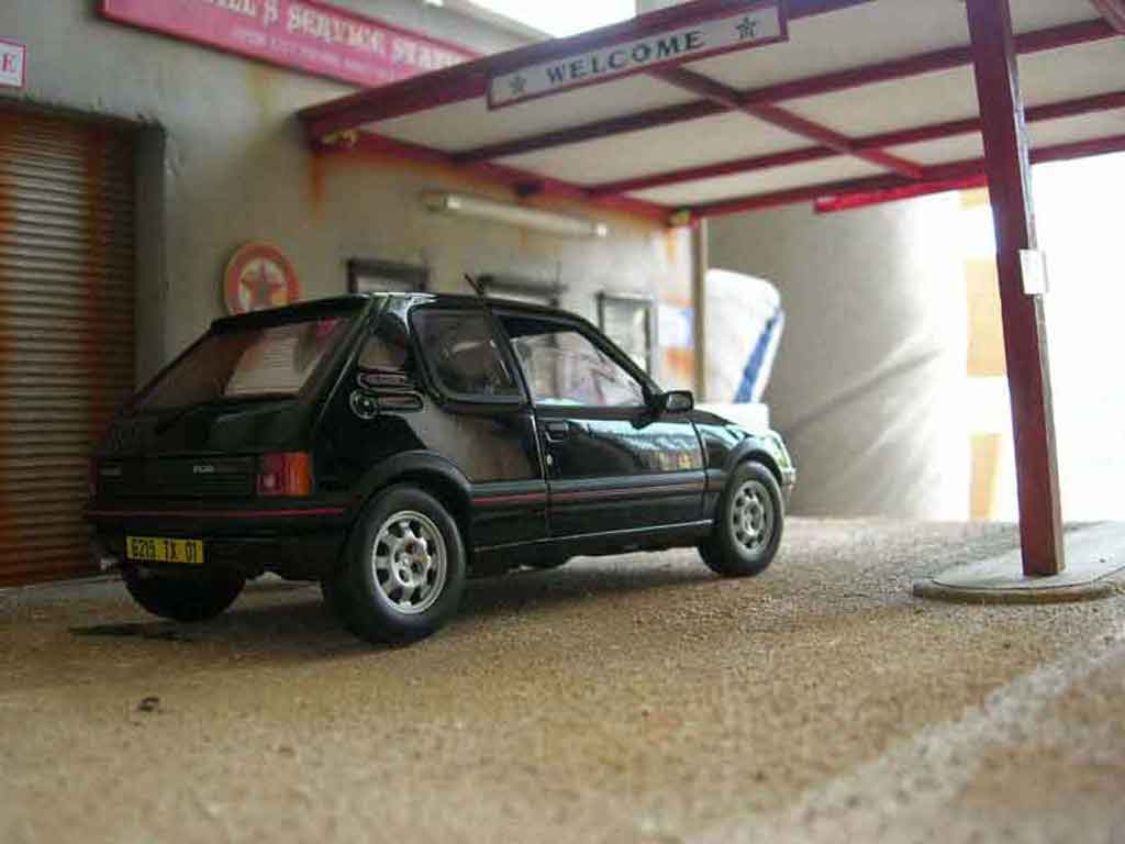 Peugeot 205 GTI 1.9 zwart onyx 1/18 Solido