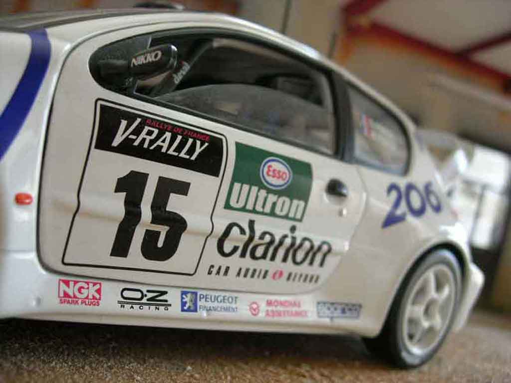 Peugeot 206 WRC 1999 # 15 Clarion Panizzi wit 1/18 Solido
