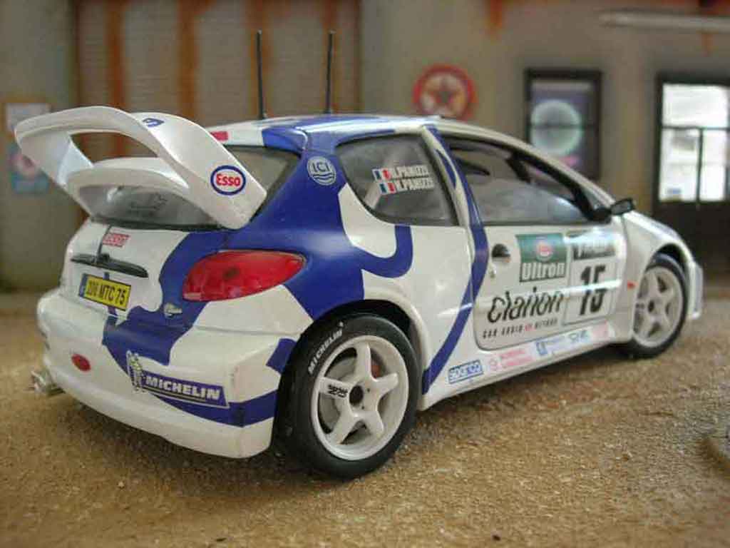 Peugeot 206 WRC 1999 # 15 Clarion Panizzi wit 1/18 Solido