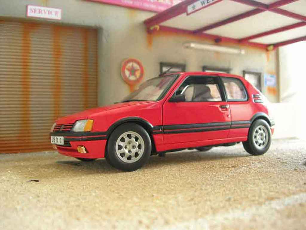 Peugeot 205 GTI 1.9 rood vallelunga 1/18 Solido