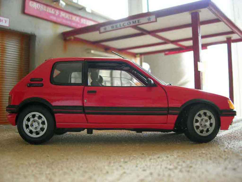 Peugeot 205 GTI 1.9 rood vallelunga 1/18 Solido