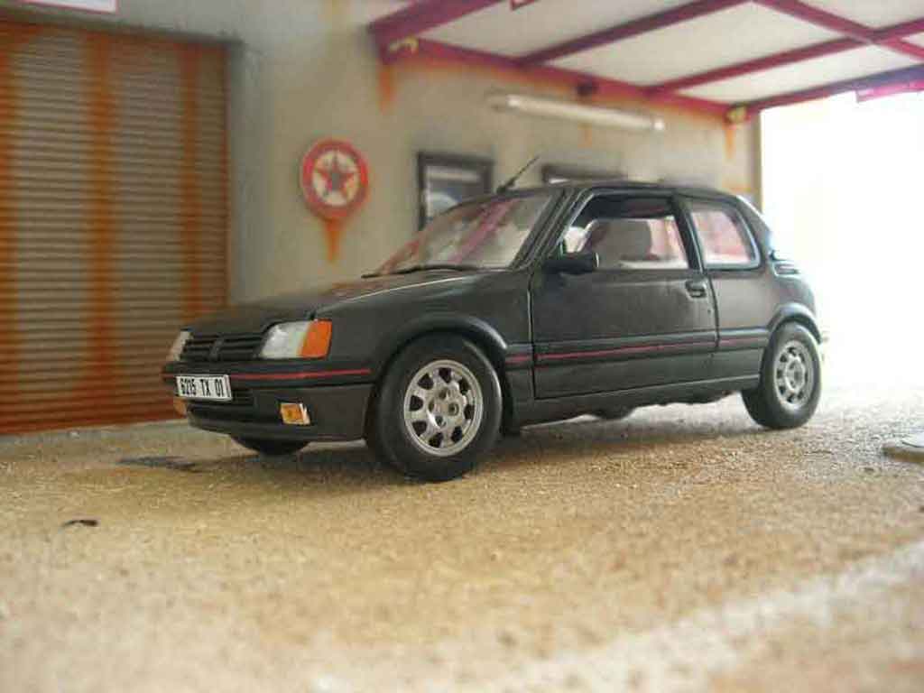 Peugeot 205 GTI 1.9 grijs graphite 1/18 Solido