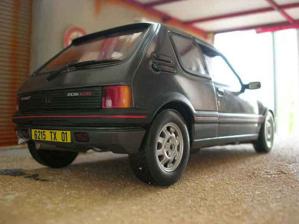 Peugeot 205 GTI 1.9 grijs graphite 1/18 Solido