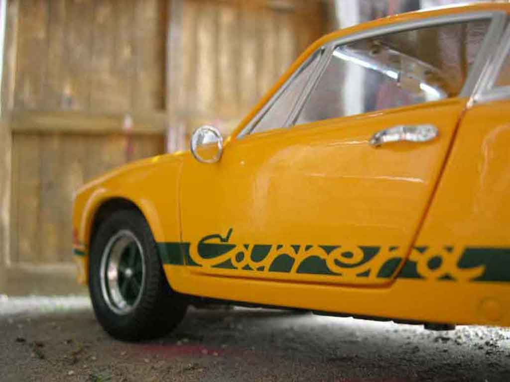 Porsche 911 RS 2.7 geel 1/18 Universal Hobbies
