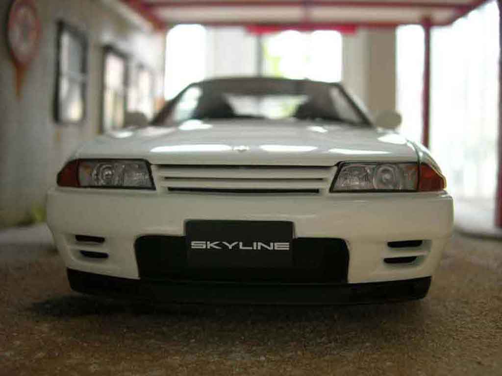 Nissan Skyline R32 1/18 Autoart R32 gt-r v-spec ii wit modelauto