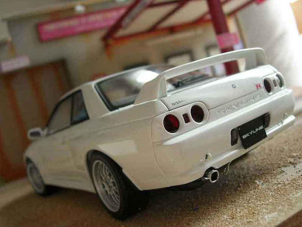 Nissan Skyline R32 gt-r v-spec ii wit 1/18 Autoart