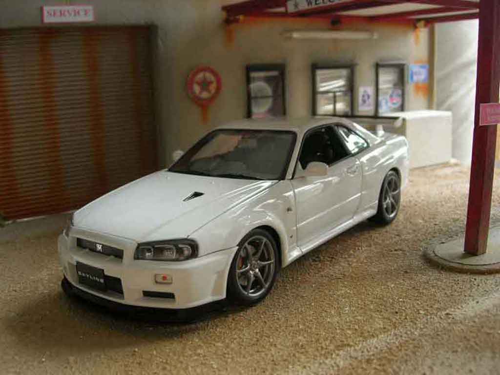 Nissan Skyline R34 gtr v-spec ii wit 1/18 Autoart