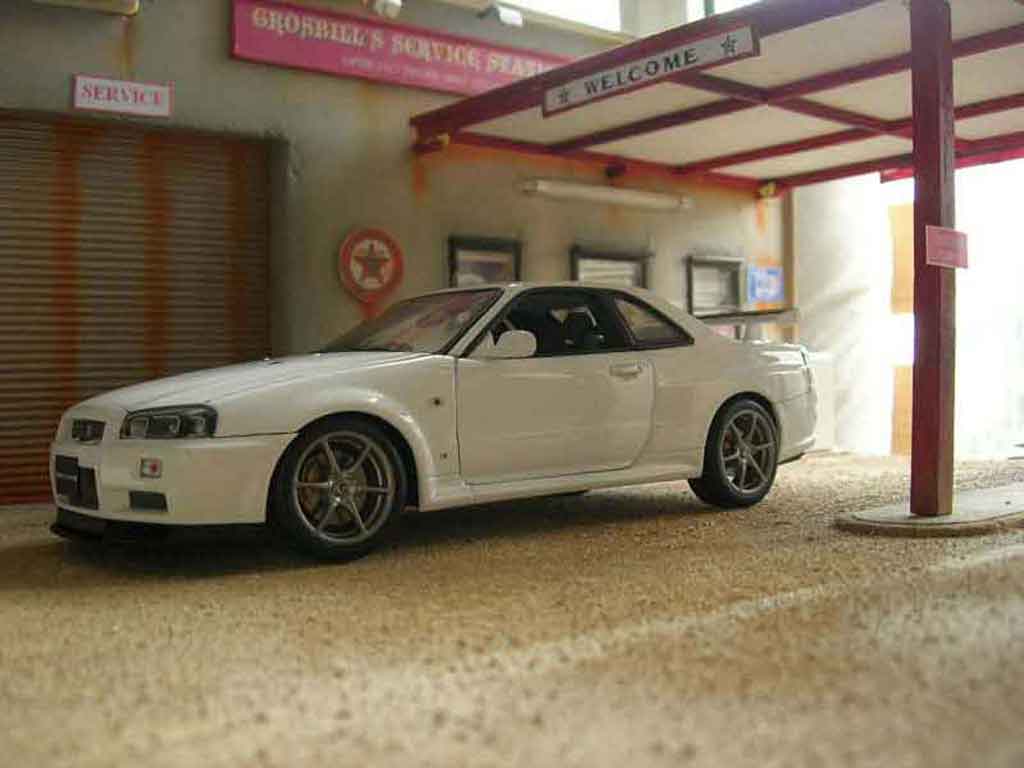 Nissan Skyline R34 gtr v-spec ii wit 1/18 Autoart