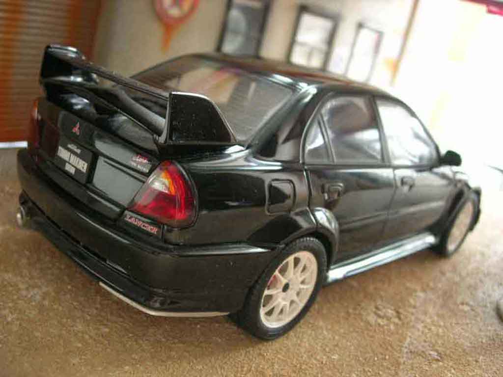 Mitsubishi Lancer Evolution VI tommi makinen edition zwart 1/18 Autoart