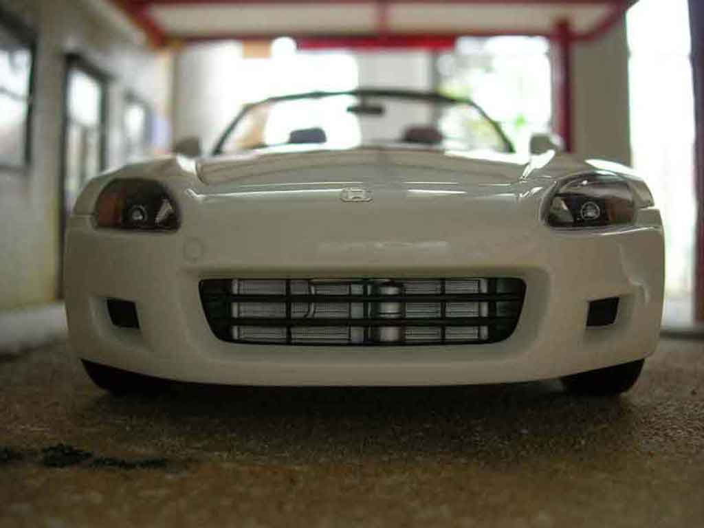 Honda S2000 Base wit 1/18 Autoart