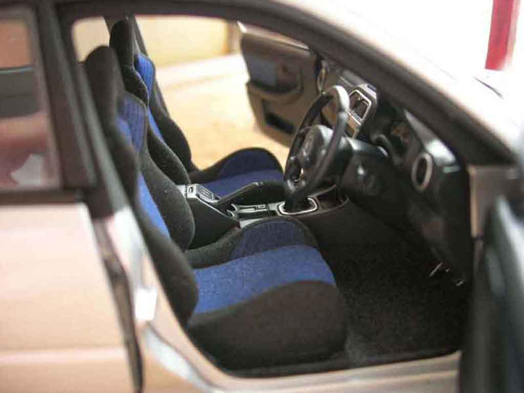 Subaru Impreza WRX STI grijs 1/18 Autoart