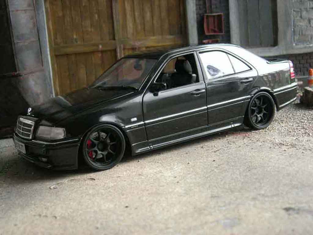 Mercedes Classe C AMG 36 zwart 1/18 Ut Models