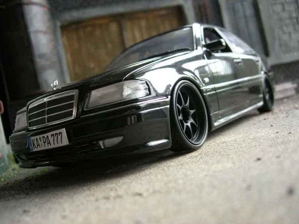 Mercedes Classe C 1/18 Ut Models 36 amg zwart modelauto