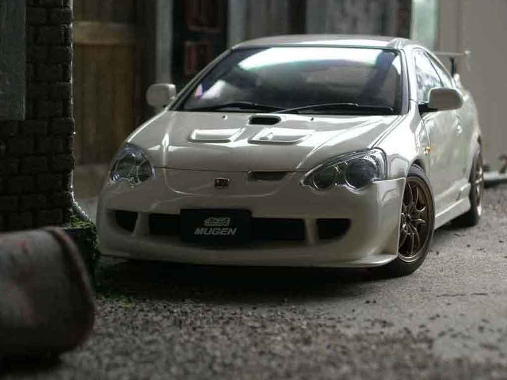 Honda Integra Type R 1/18 Autoart DC5 Type R mugen modelauto