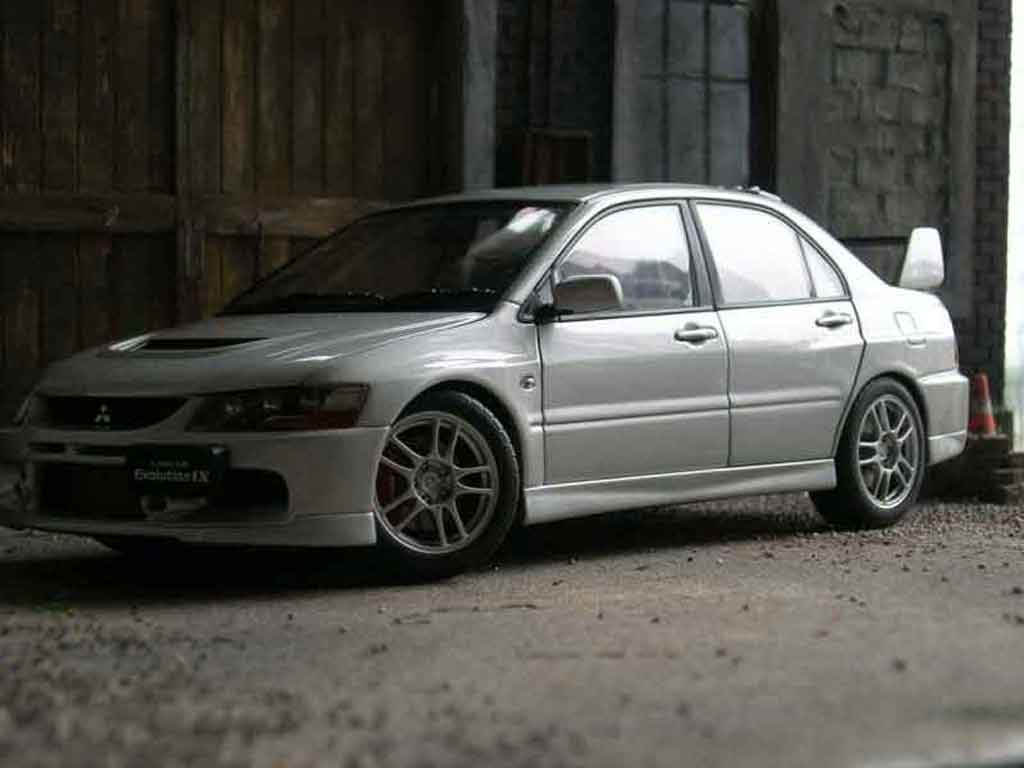 Mitsubishi Lancer Evolution IX gsr 1/18 Autoart