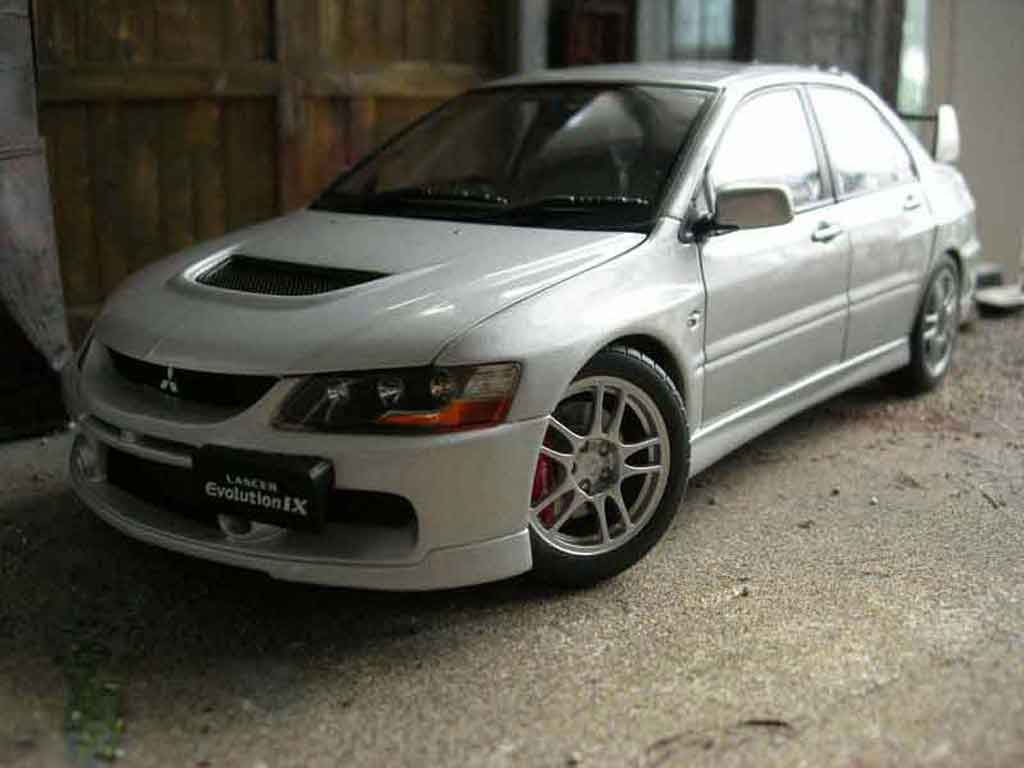 Mitsubishi Lancer Evolution IX 1/18 Autoart Evolution IX gsr modelauto