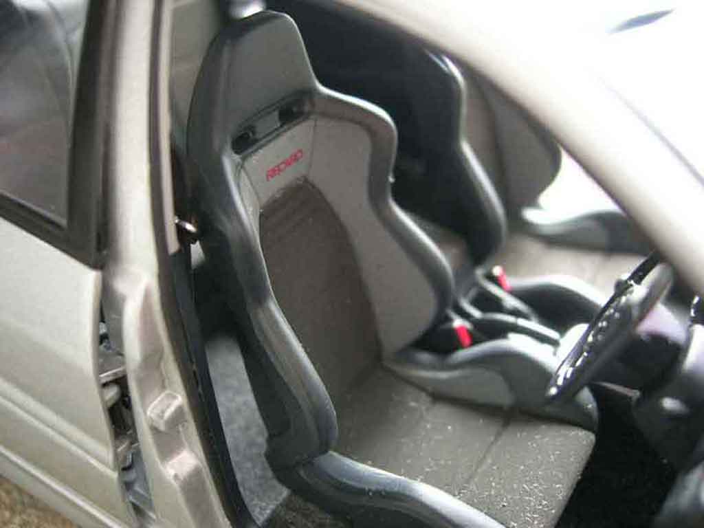 Mitsubishi Lancer Evolution IX gsr 1/18 Autoart