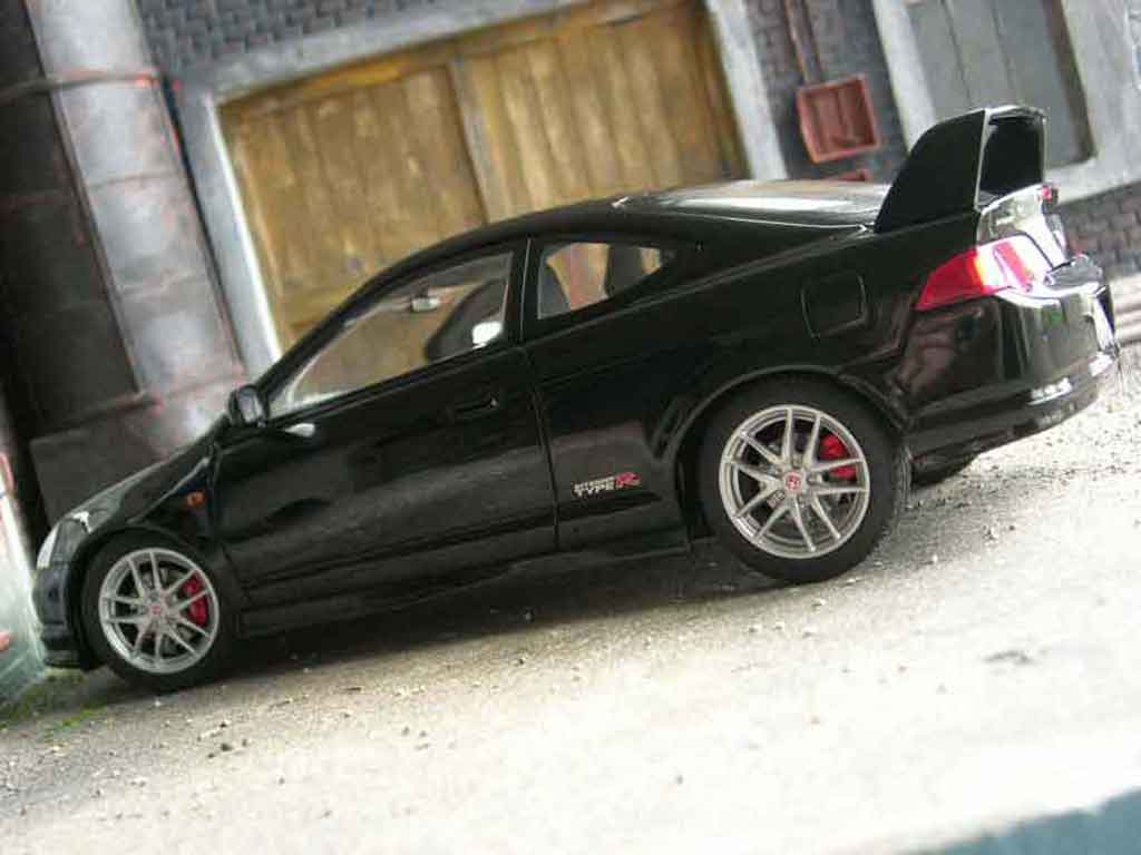 Acura RSX type s R 1/18 Autoart