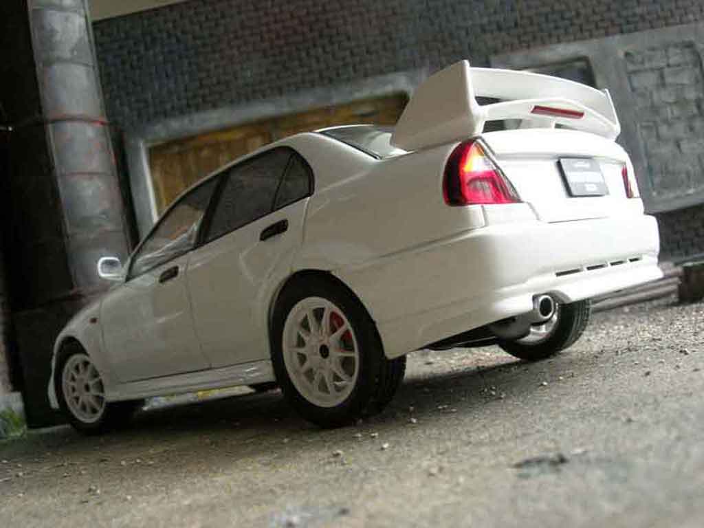 Mitsubishi Lancer Evolution VI makinen edition wit 1/18 Autoart