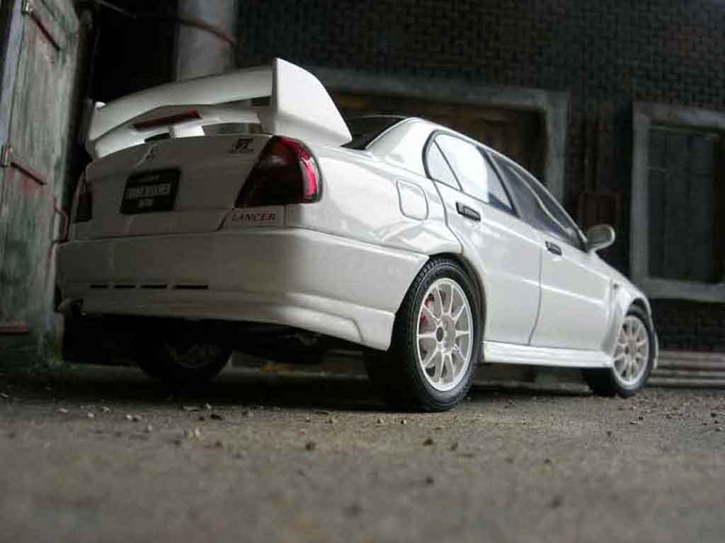 Mitsubishi Lancer Evolution VI makinen edition wit 1/18 Autoart