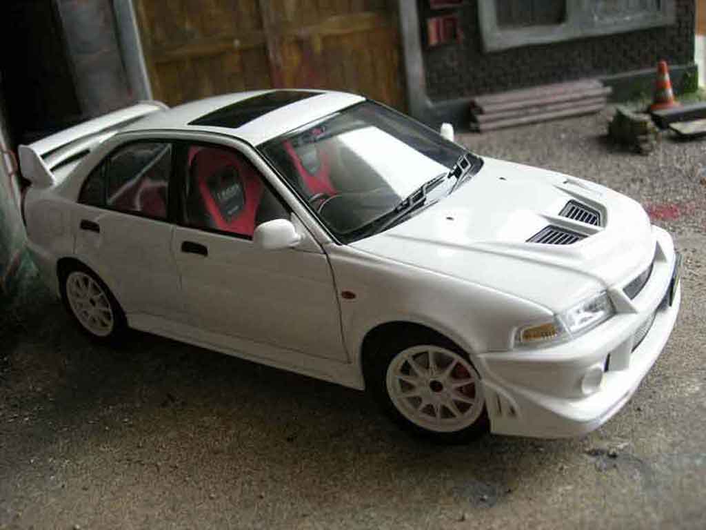 Mitsubishi Lancer Evolution VI makinen edition wit 1/18 Autoart