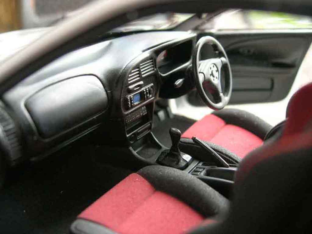 Mitsubishi Lancer Evolution VI makinen edition wit 1/18 Autoart