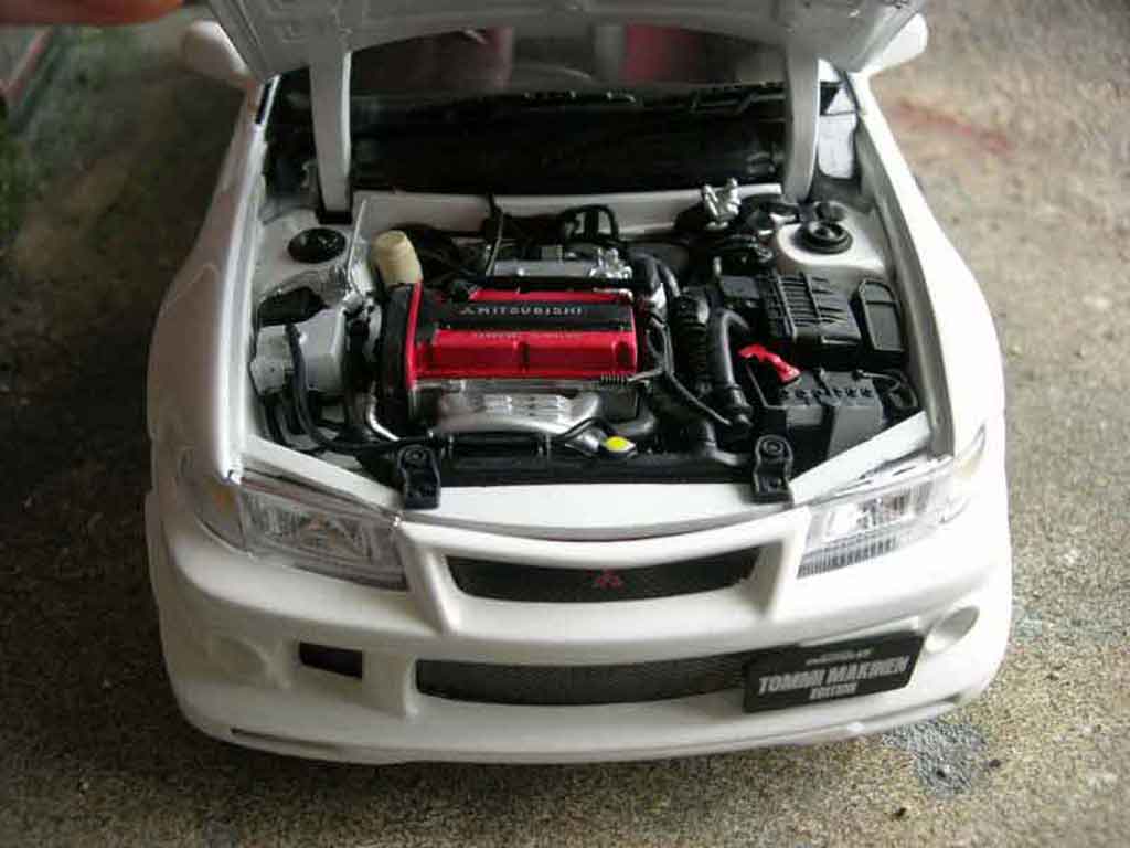 Mitsubishi Lancer Evolution VI makinen edition wit 1/18 Autoart