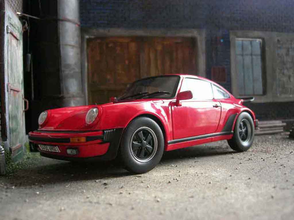Porsche 911 Turbo 3.0 rood 1/18 Norev