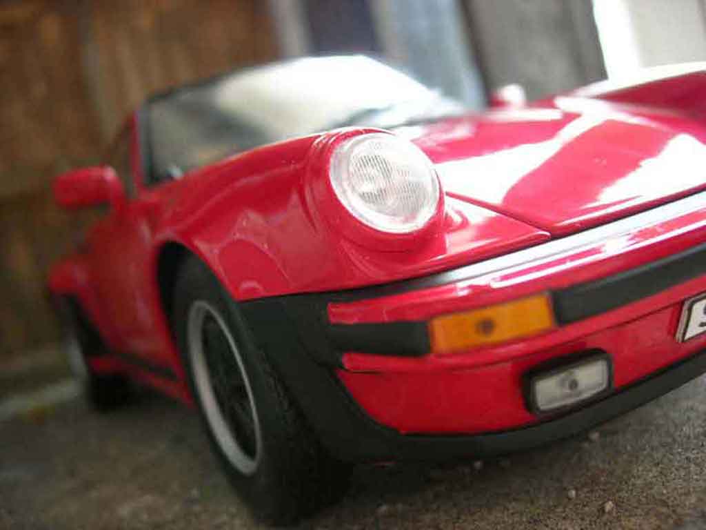 Porsche 911 Turbo 3.0 rood 1/18 Norev