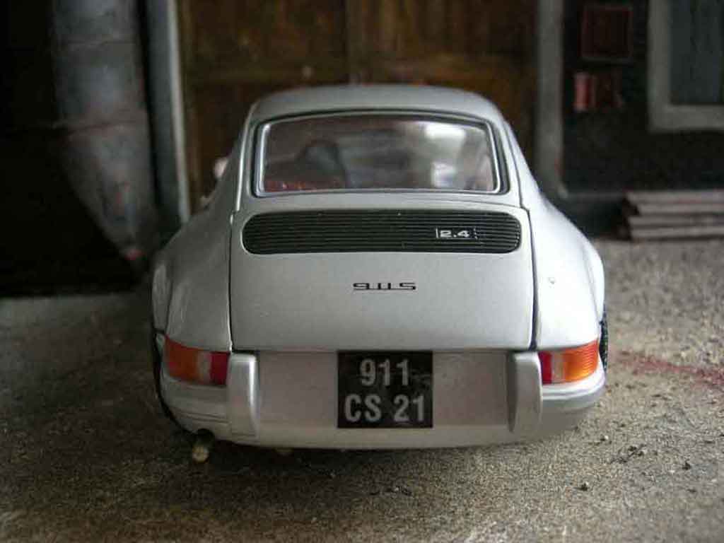 Porsche 911 2.4 ls grijs 1/18 Universal Hobbies