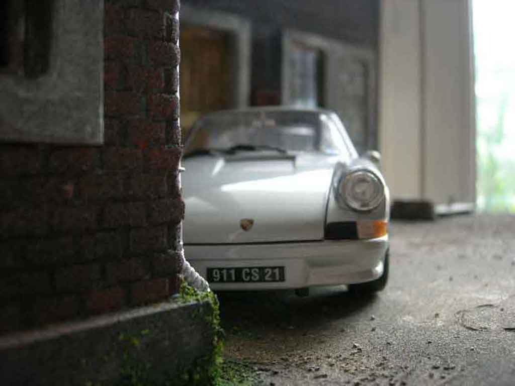 Porsche 911 2.4 ls grijs 1/18 Universal Hobbies
