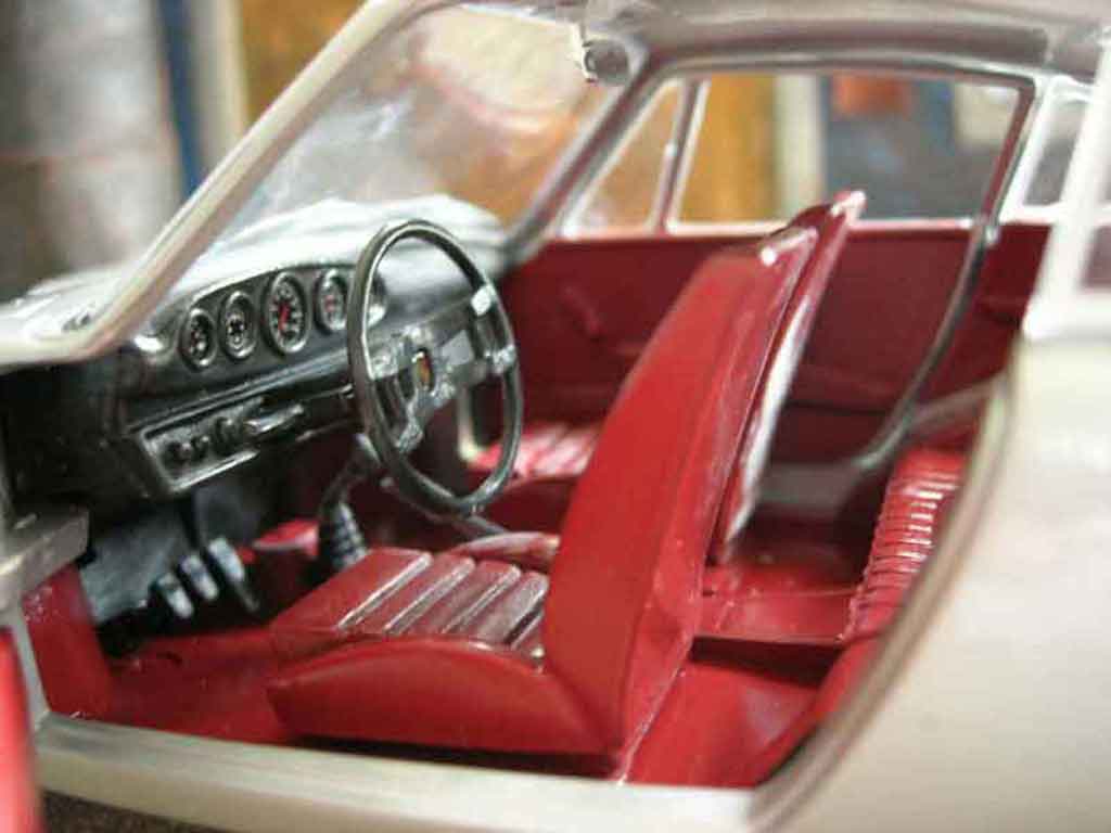 Porsche 911 2.4 ls grijs 1/18 Universal Hobbies