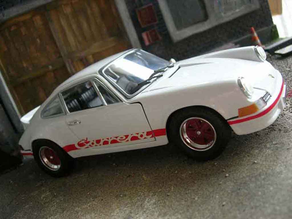 Porsche 911 RS 2.7 wit 1/18 Universal Hobbies