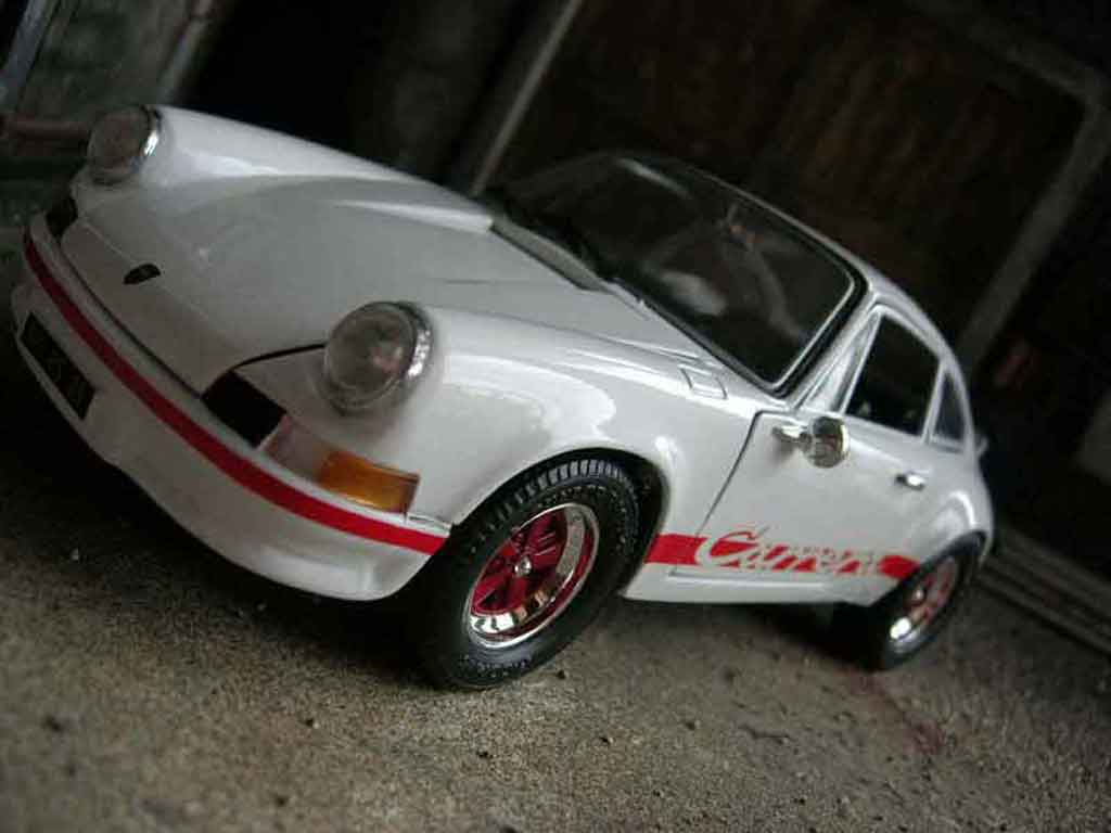 Porsche 911 RS 1/18 Universal Hobbies RS 2.7 wit modelauto