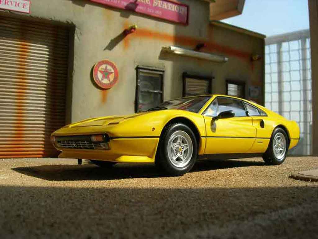 Ferrari 308 GTB quattrovalvole geel 1/18 Kyosho