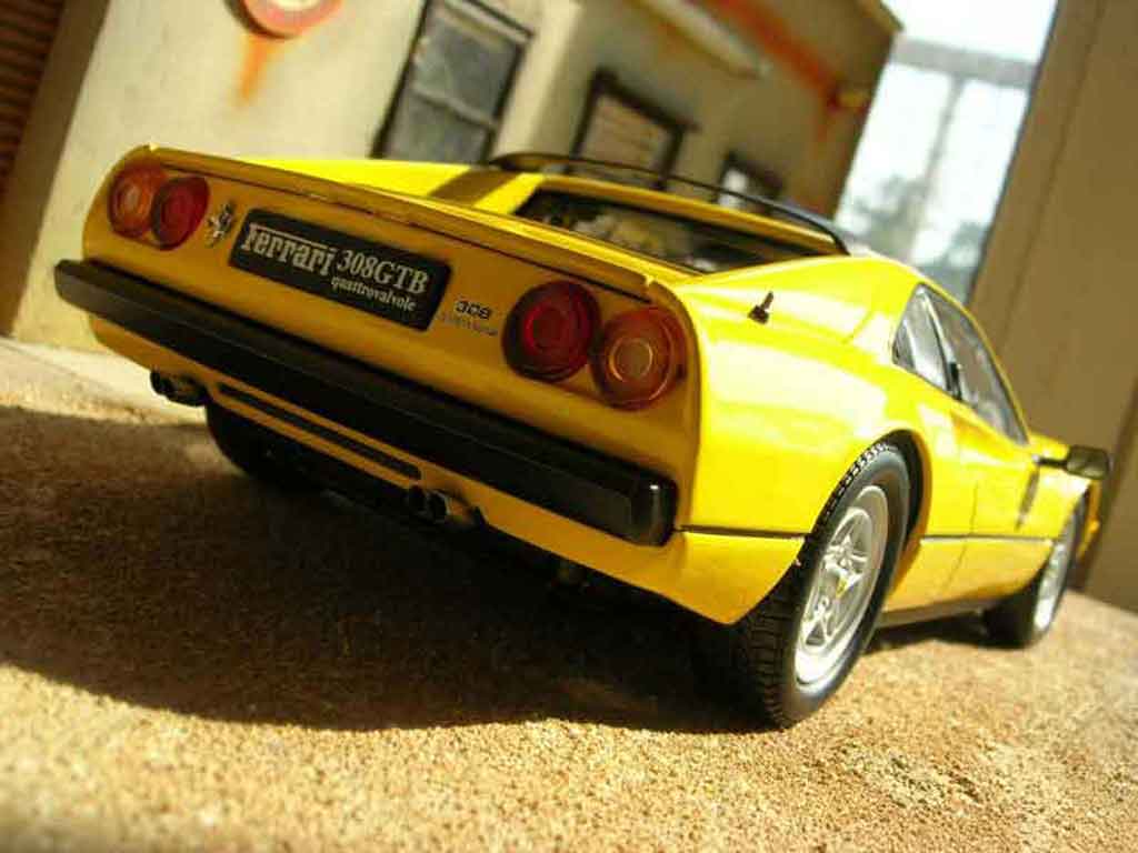 Ferrari 308 GTB quattrovalvole geel 1/18 Kyosho