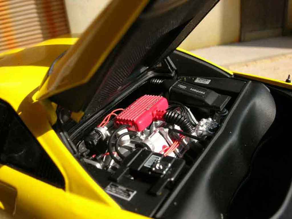 Ferrari 308 GTB quattrovalvole geel 1/18 Kyosho