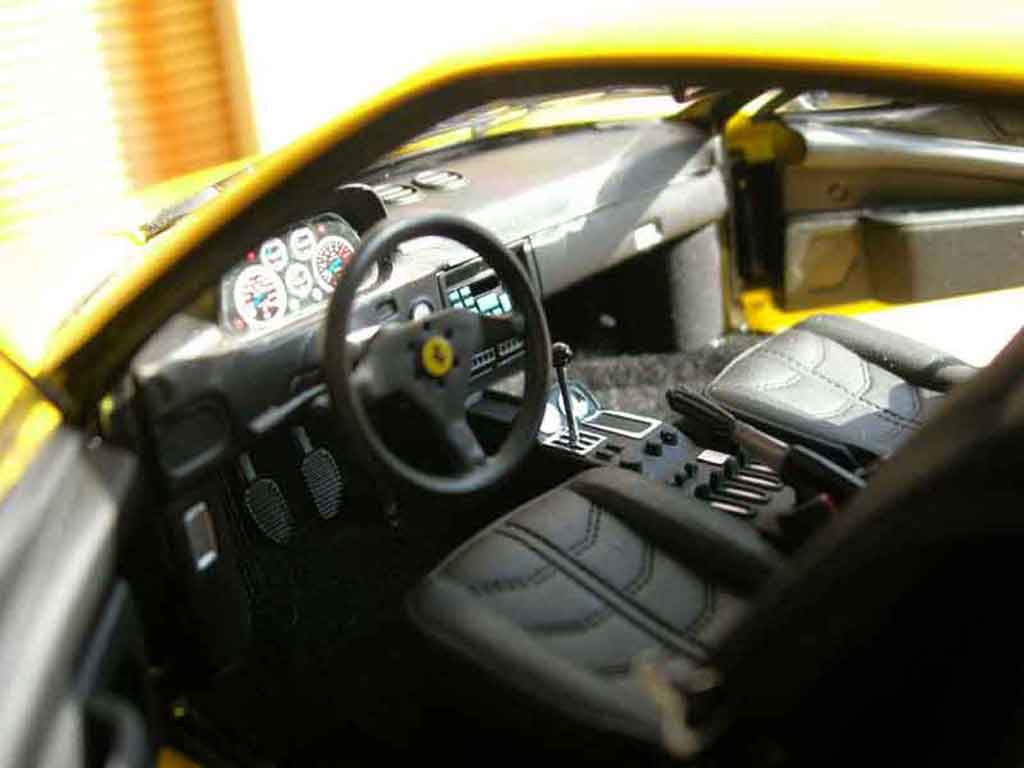 Ferrari 308 GTB quattrovalvole geel 1/18 Kyosho