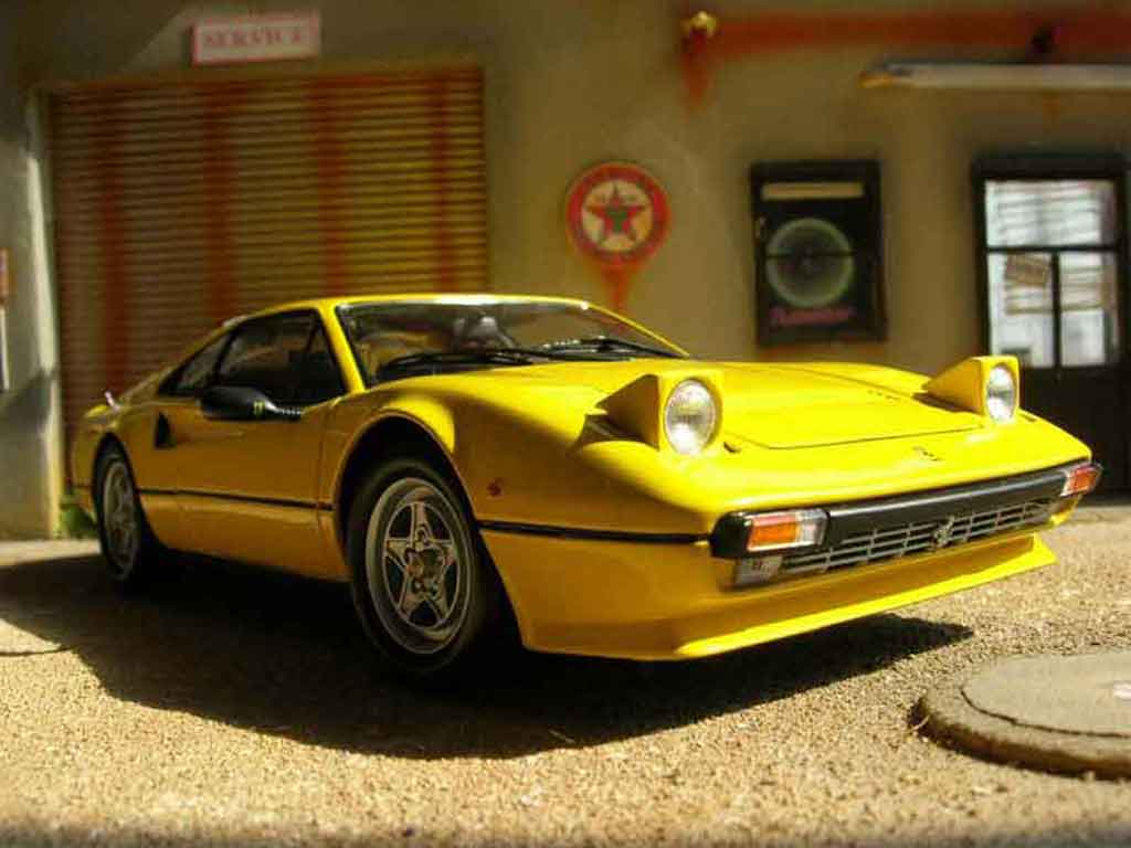 Ferrari 308 GTB quattrovalvole geel 1/18 Kyosho