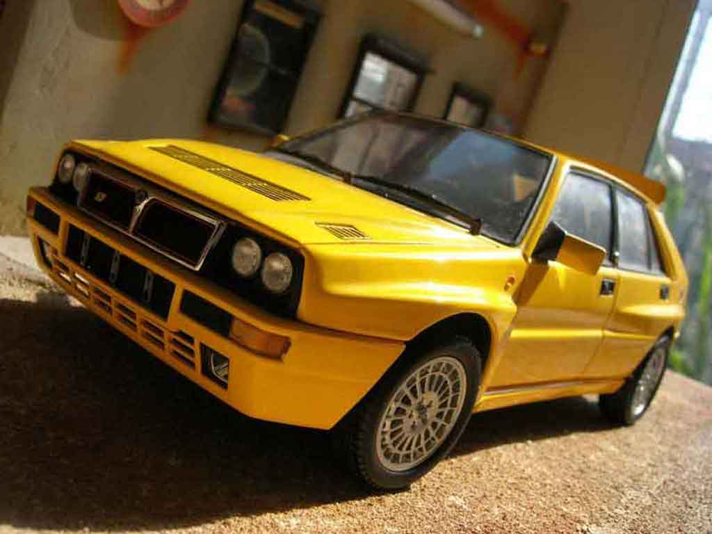 Lancia Delta HF Integrale evolution 2 geel 1/18 Kyosho