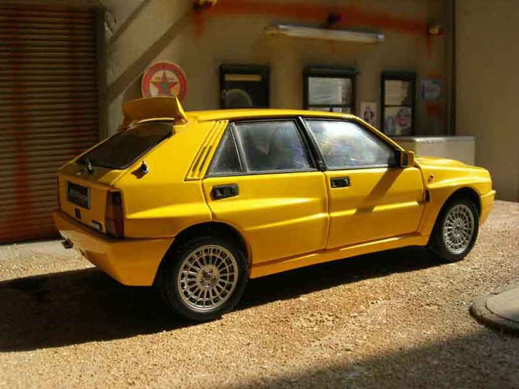 Lancia Delta HF Integrale evolution 2 geel 1/18 Kyosho