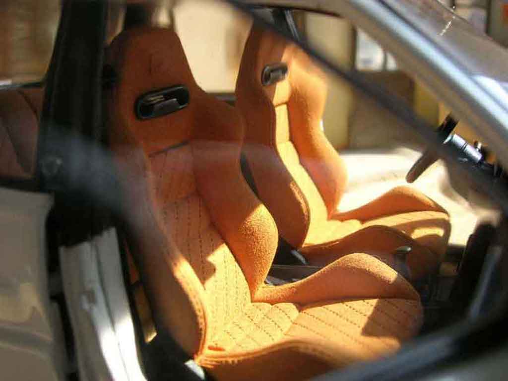 Lancia Delta HF Integrale evolution 2 wit 1/18 Kyosho
