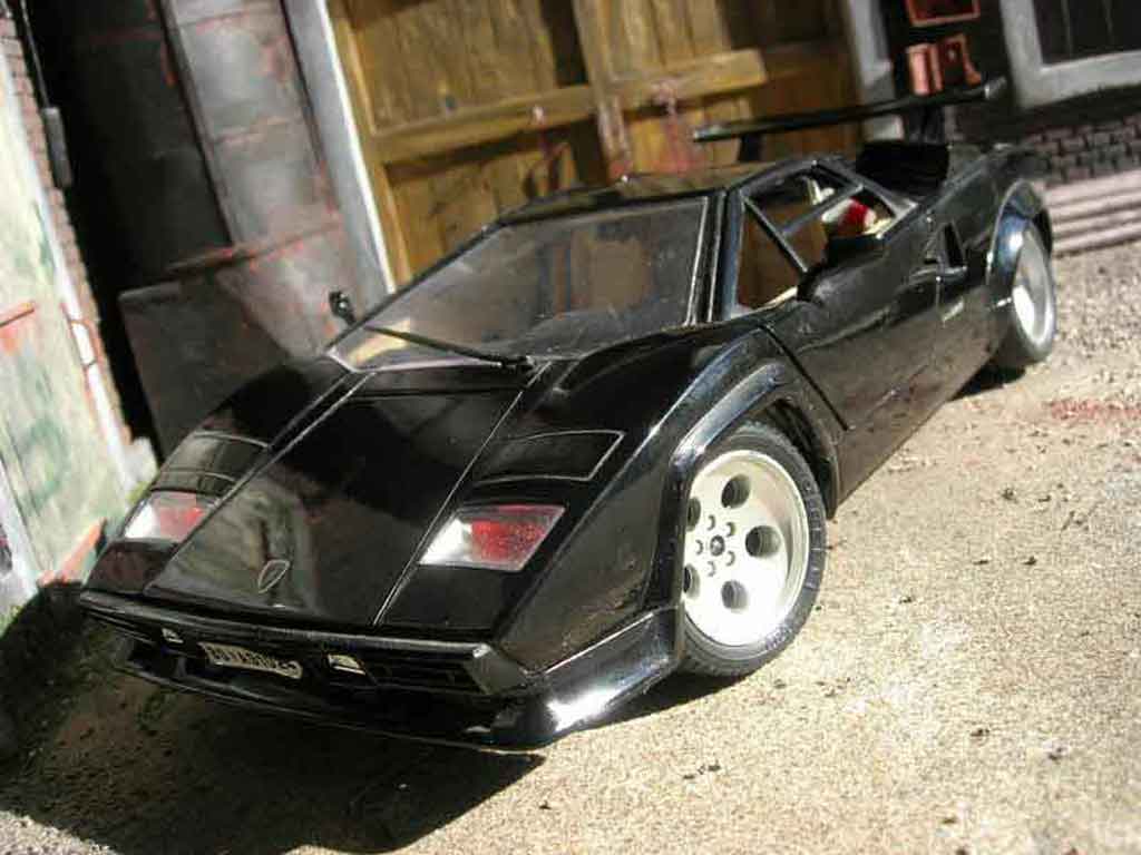 Lamborghini Countach 5000 Quattrovalvole zwart 1/18 Burago