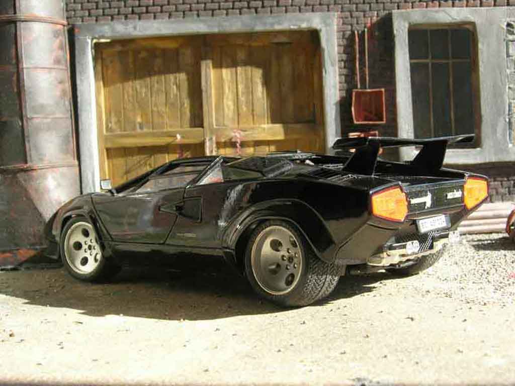 Lamborghini Countach 5000 Quattrovalvole zwart 1/18 Burago