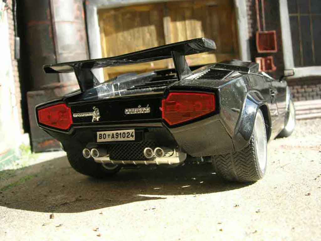Lamborghini Countach 5000 Quattrovalvole zwart 1/18 Burago