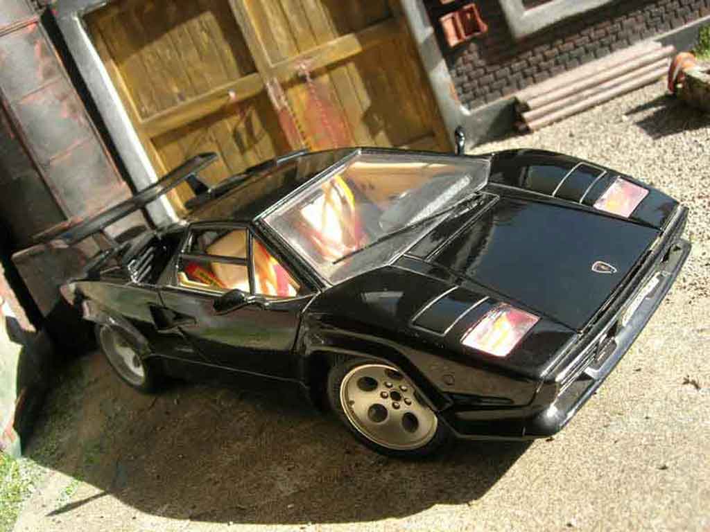 Lamborghini Countach 5000 Quattrovalvole zwart 1/18 Burago