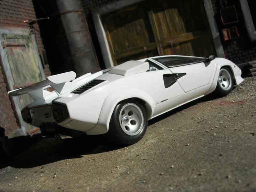 Lamborghini Countach 5000 Quattrovalvole wit 1/18 Kyosho