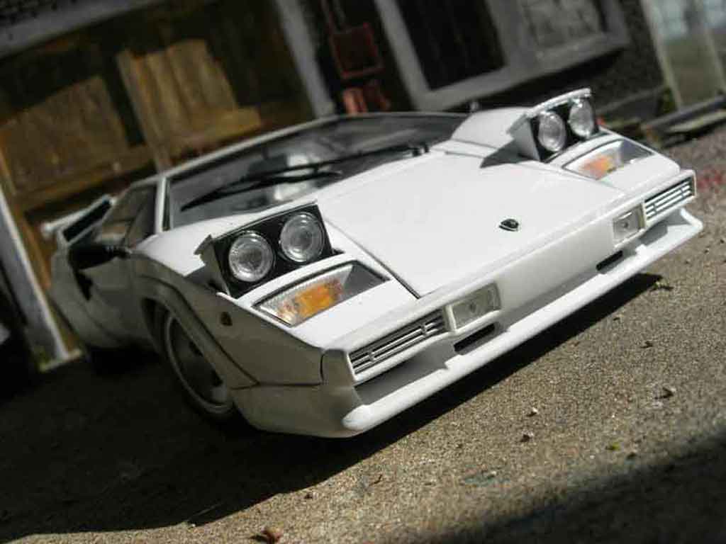 Lamborghini Countach 5000 Quattrovalvole 1/18 Kyosho 5000 Quattrovalvole wit modelauto