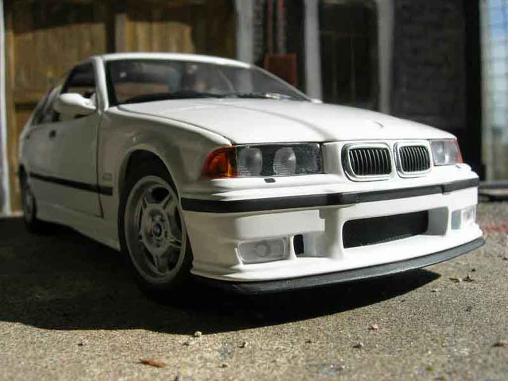 Bmw M3 coupe E36 sedan wit 1/18 Ut Models